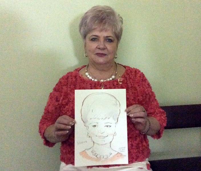 Шарж держит мама жениха Брест Минск