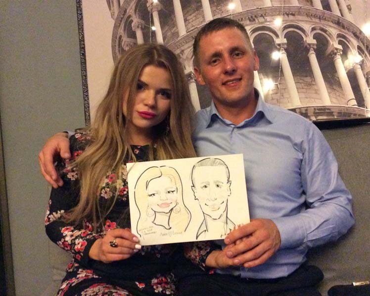 Шаржист на свадьбу Михаил Шабалин,Минск,позируют в ресторане Променад